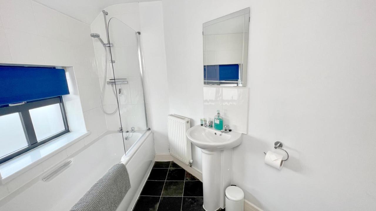 Cross Court, Stafford By Bell Apartments Exteriér fotografie